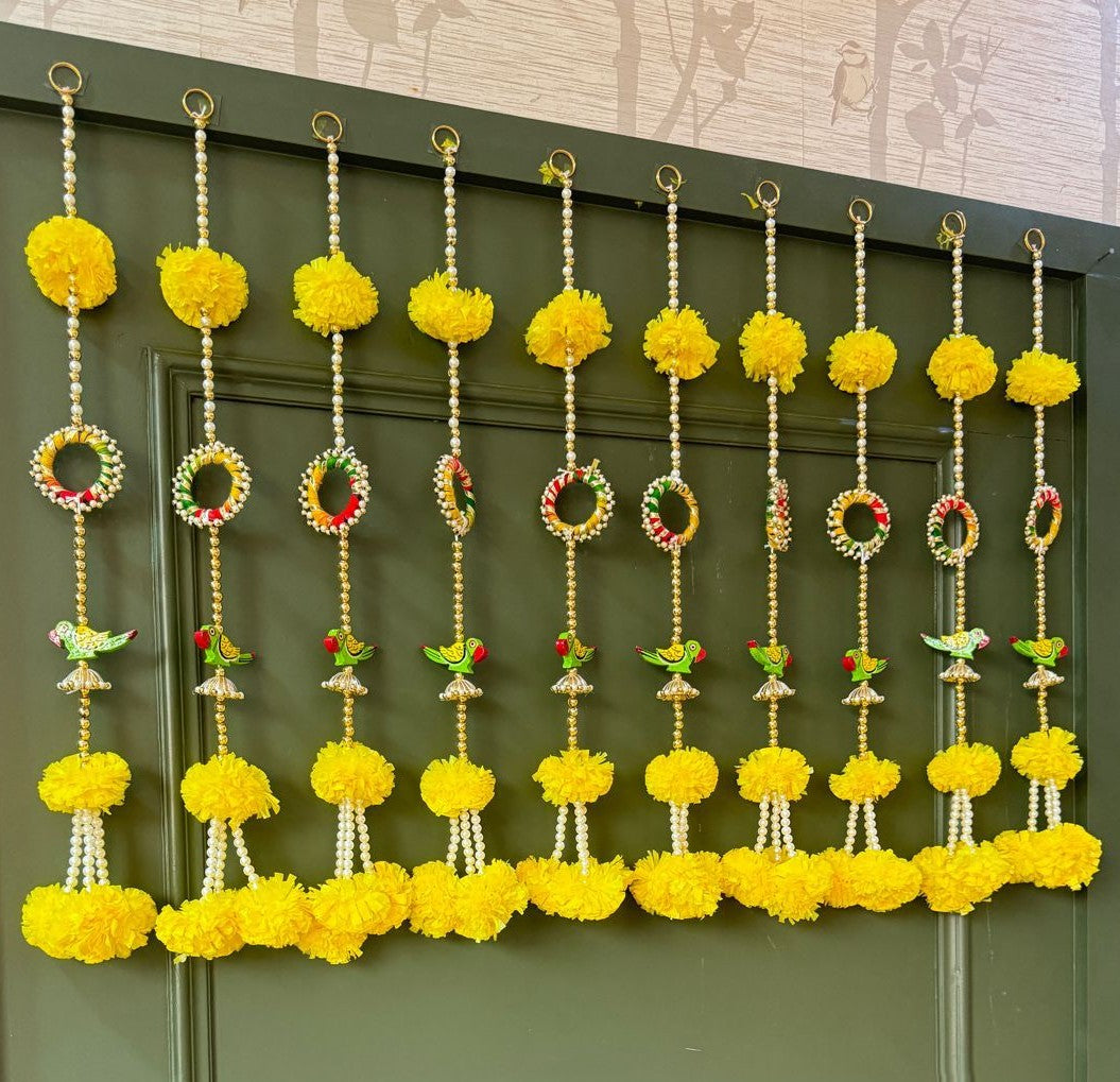 Parrot Genda Flower Hanging (Size: 23 Inch) (1 Piece)
(H0079)